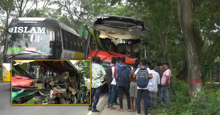 গোপালগঞ্জে দুর্ঘটনায় দুমড়ে মুচড়ে যাওয়া বাস